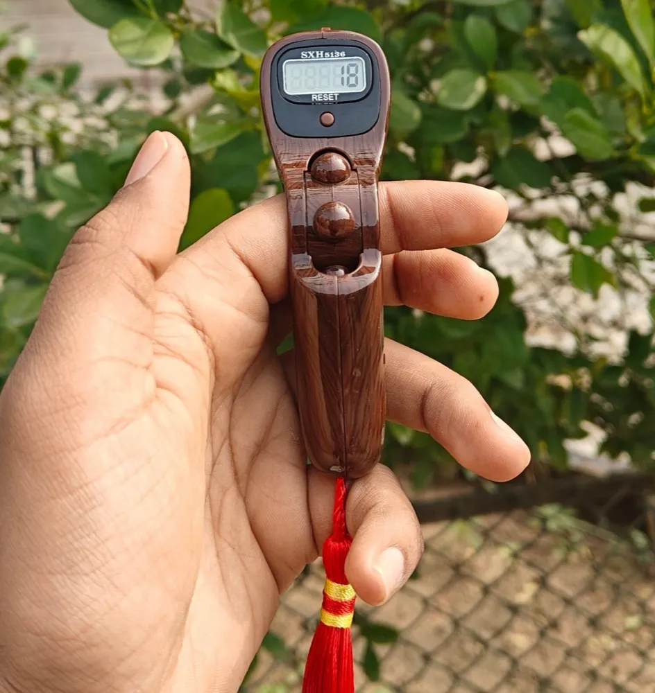 Thumb counter with Finger Grip (Multicolour)